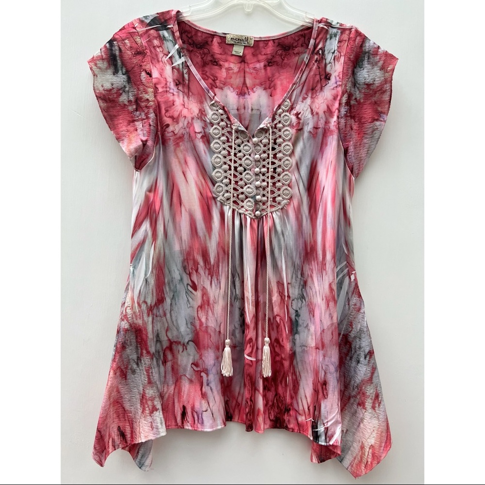 One World Tie Dye Pink White Crochet Pearl Asymmetrical Hem Short Sleeve Blouse